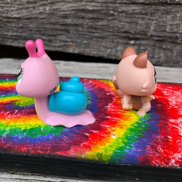 LPS pink Snail Cute Raccoon Littlest Pet Shop tiny collectible toy figure Y2K🐌 - Picture 8 of 12